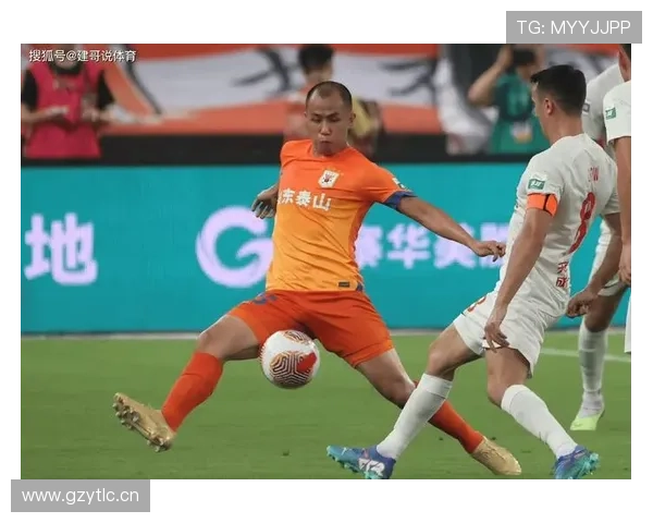 拉拽球衣犯规判罚标准详解，何种情况会被直接出示黄牌？