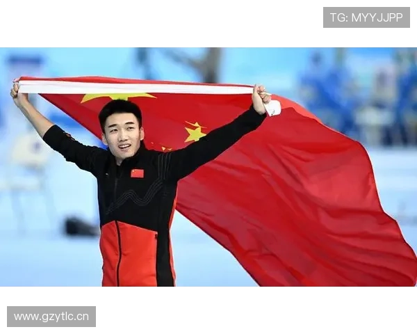 刷到高亭宇休假照：训练场上铁人，朋友圈里像富豪——我连周末都不敢发图