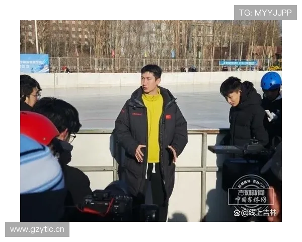 武大靖今天居然拿了奢侈品牌的限量鞋，感觉有点不像赛场上的他了啊！