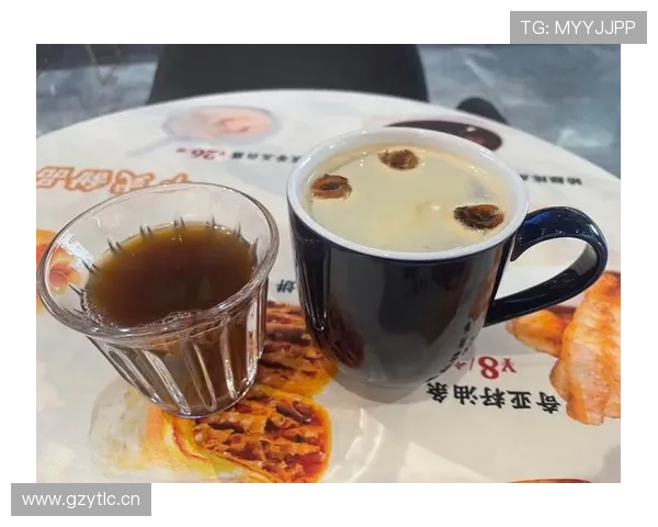 约书亚赛前喝的不是蛋白粉,是金箔拿铁? 约书亚赛前喝的不是蛋白粉,是金箔拿铁?